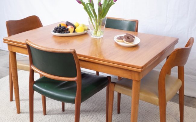Stühle & Esstisch von Niels Otto Møller für J.L. Møllers, 1970er