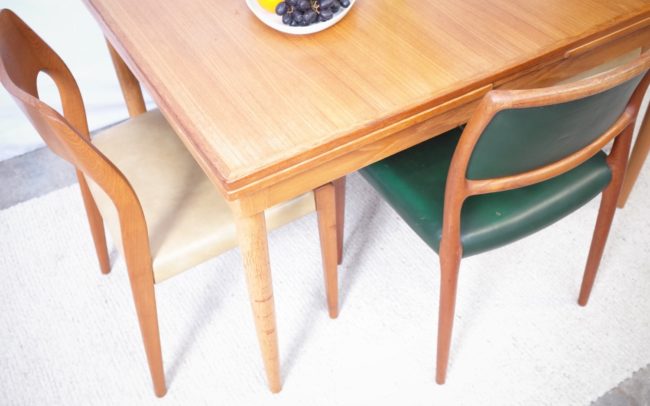 Stühle & Esstisch von Niels Otto Møller für J.L. Møllers, 1970er