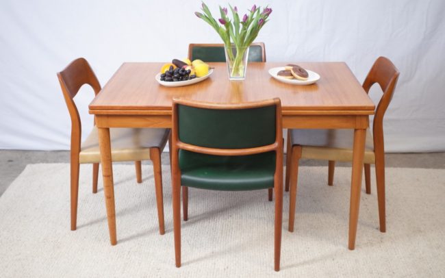 Stühle & Esstisch von Niels Otto Møller für J.L. Møllers, 1970er