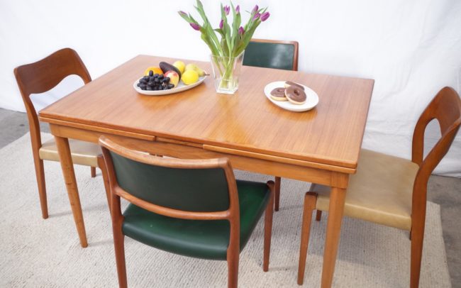 Stühle & Esstisch von Niels Otto Møller für J.L. Møllers, 1970er